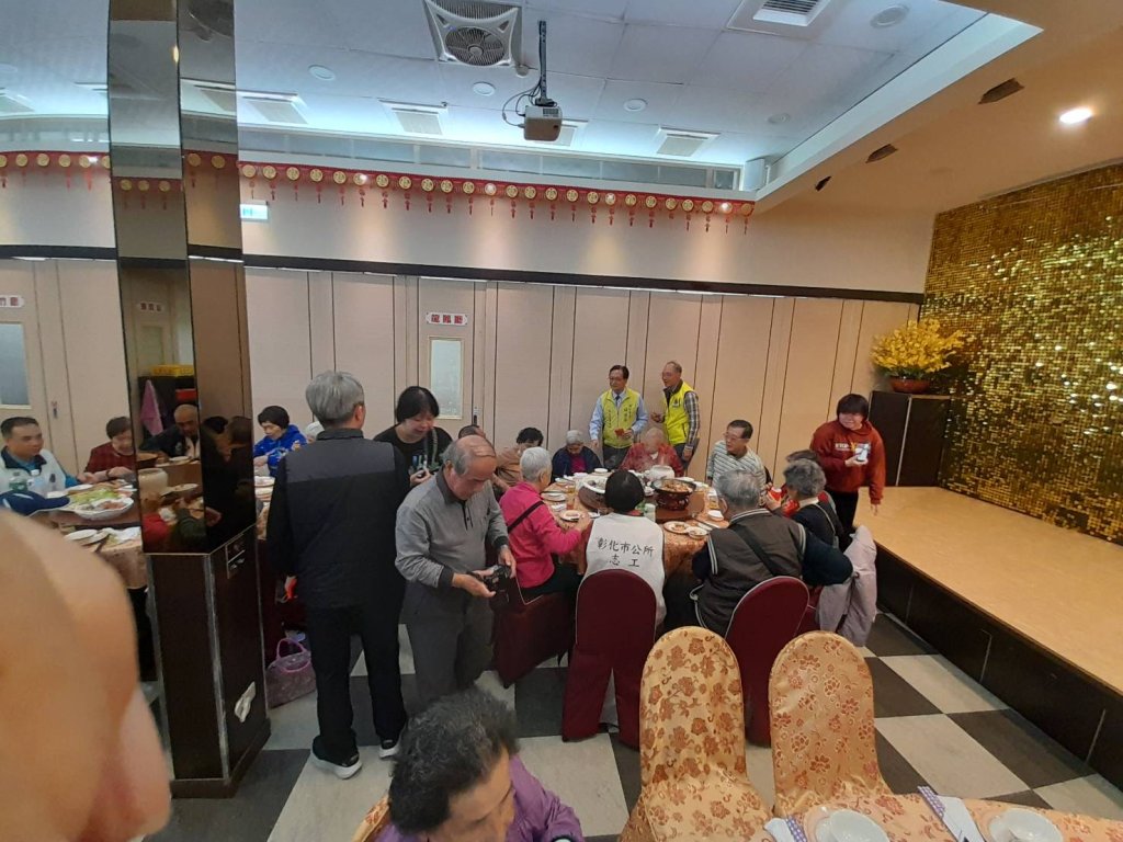 彰化市寒冬送暖關懷獨居長者圍爐