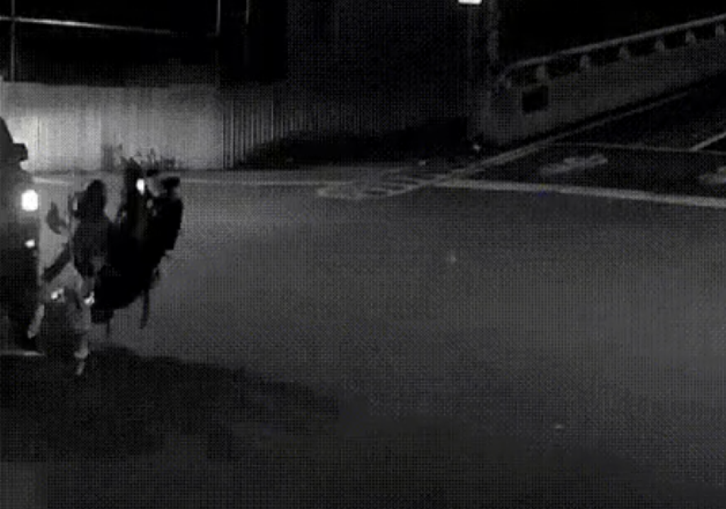 撞擊畫面曝光！花蓮吉安轉彎小貨車轉彎擊落機車　騎士骨折