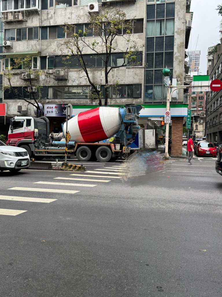 北市信義區死亡車禍！　水泥車輾斃自行車女騎士