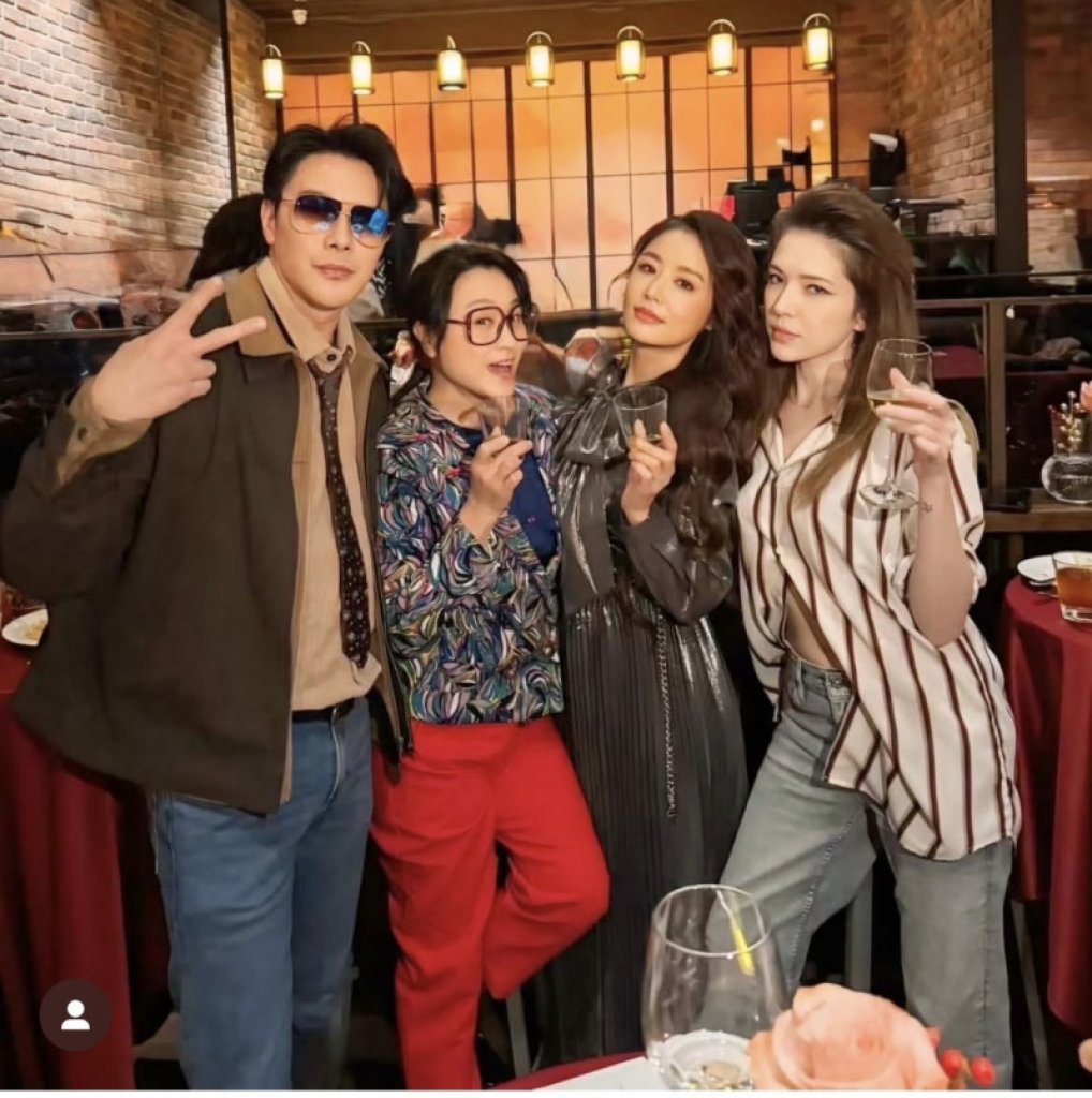 許瑋甯被抓包和邱澤「共享衣櫃」　穿老公襯衫閃翻網友