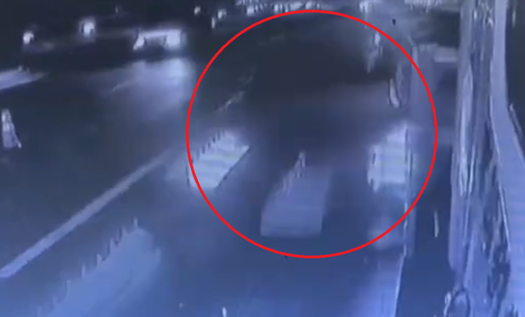 撞擊畫面曝光！　國道1號輔駕車撞處理事故拖吊車