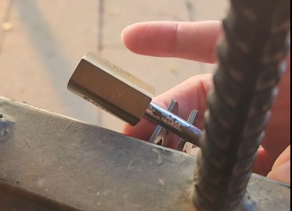 影／觀光驚魂！逛金門瓊林坑道未離開「遭上鎖全斷電」受困　總幹事道歉了