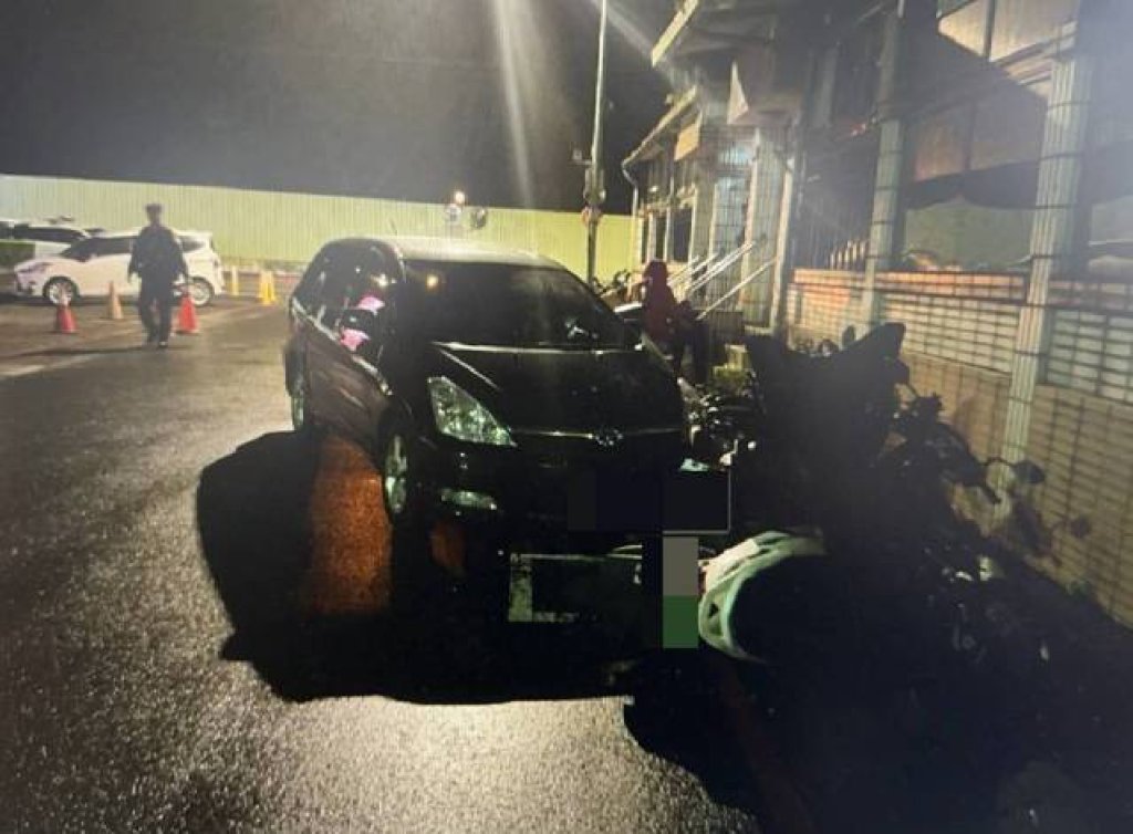 內湖保全左轉撞倒路人　情急誤踩油門輾過再連撞6車