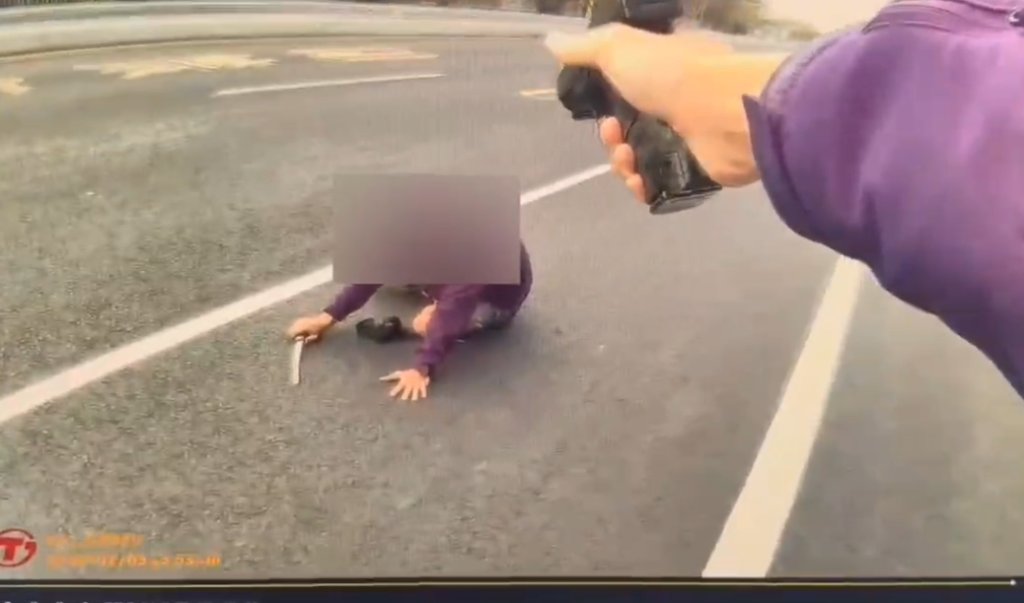 南灣闖紅燈被攔竟掏武士刀！恆春警逮毒駕男 意外抓到17年通緝犯