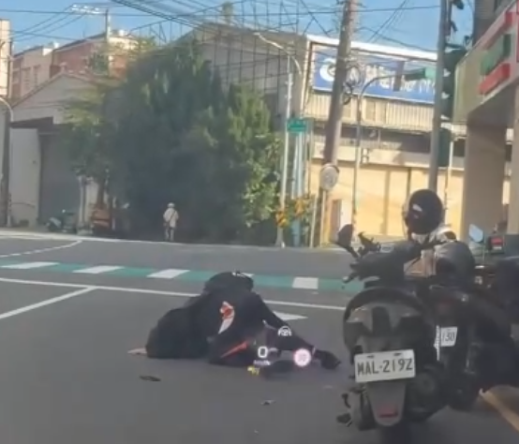  龜山機車擦撞爆當街扭打！　兩名騎士移送送辦