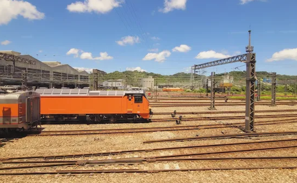驚悚意外！　台鐵七堵機務段調車工遭列車撞擊險喪命