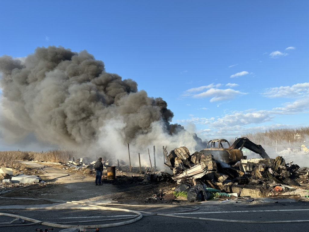 火煙沖天！　澎湖白沙鄉資源回收場火災延燒逾6小時