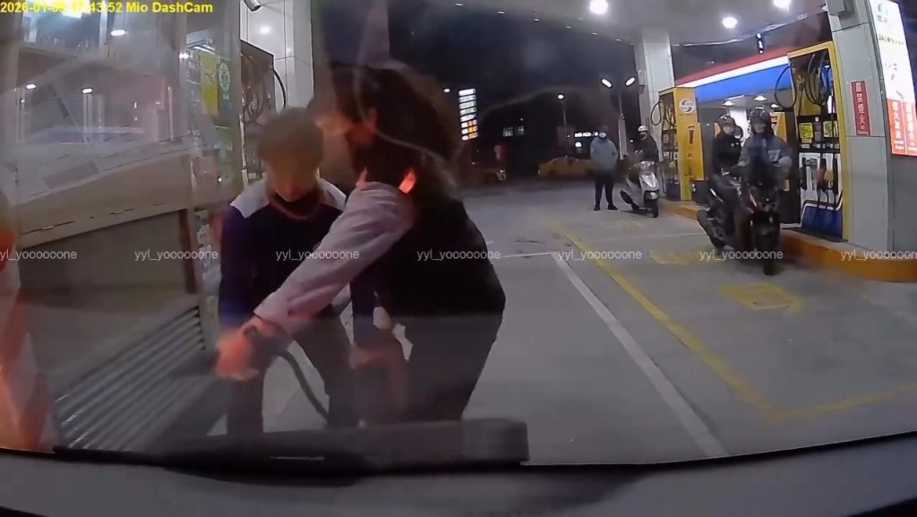 加油站自焚男搶救1個月不治！全身70%灼傷器官衰竭 家屬接回遺體