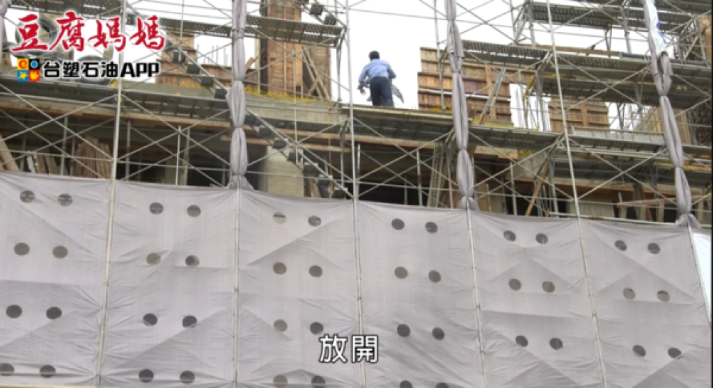 《豆腐媽媽》替身墜樓事發影片曝光！家屬怒控「沒保險」