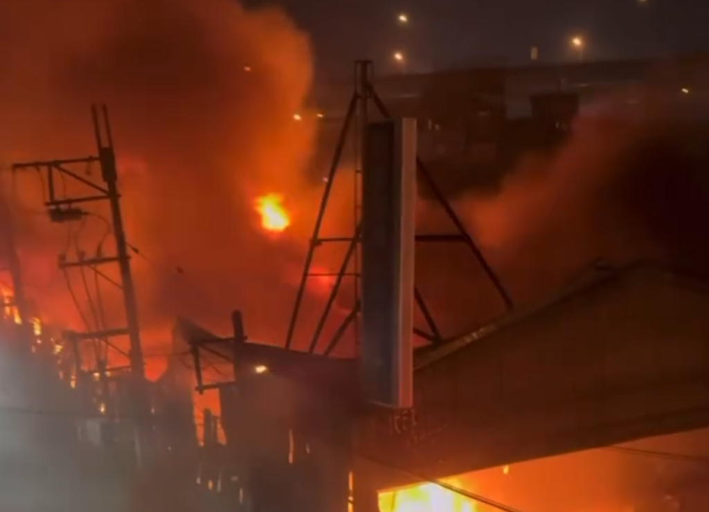  中壢傢俱行暗夜火警！　 上百坪廠房付之一炬損失逾千萬