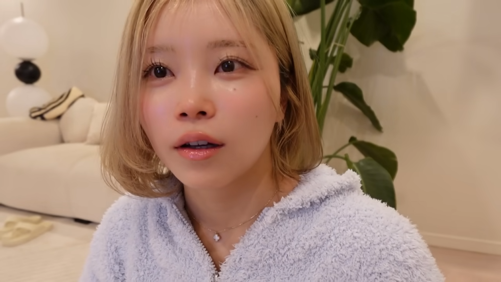 影／真的是純天然！日健身女網紅罩杯從「B→F」　遭酸隆乳怒找整形醫驗貨