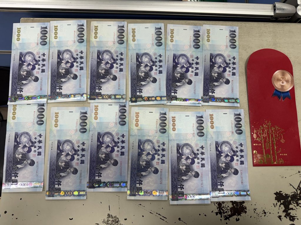 尾牙大獎差點飛了！1萬2紅包掉路邊　警神推理找到失主