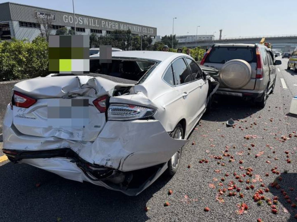 國道1號連環車禍！　5車相撞6人受傷送醫