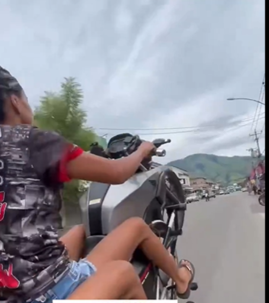 影／巴西少女雙載「翹孤輪」耍帥　下秒迎面撞車影片瘋傳