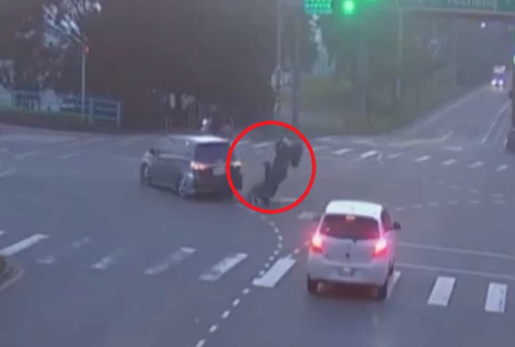 撞擊畫面曝光！　樹林機車騎士遭撞飛骨折