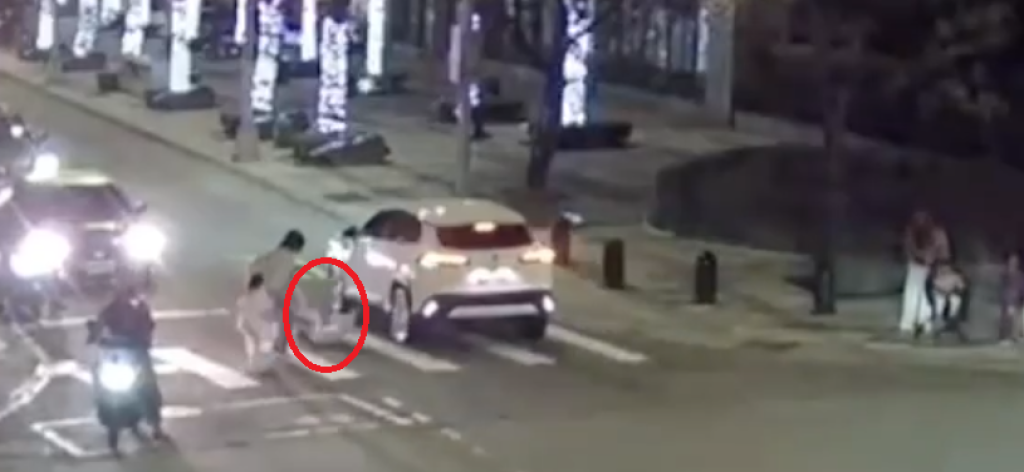 撞擊畫面曝光！　三峽自小客車撞倒走行人穿越道過馬路女童