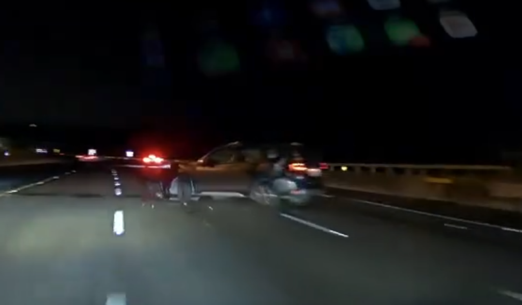 國道3號自小客車撞護欄橫跨兩車道　路過車輛險追撞