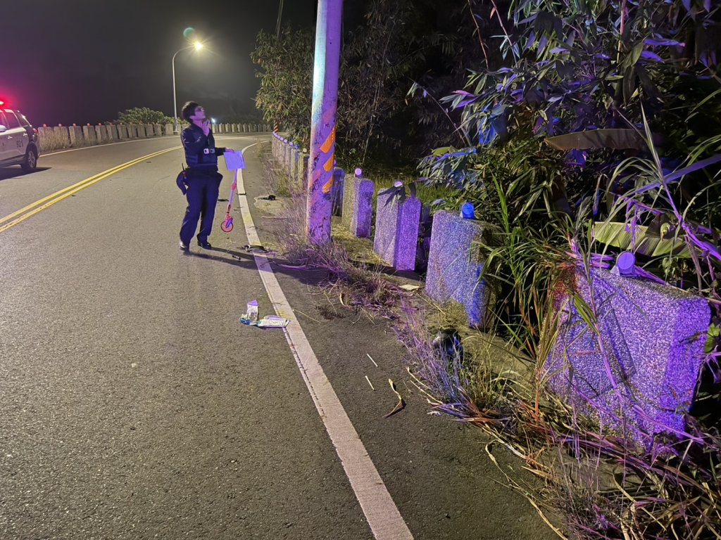  嘉義梅山死亡車禍！　24歲男無照騎機車自撞電桿傷重不治