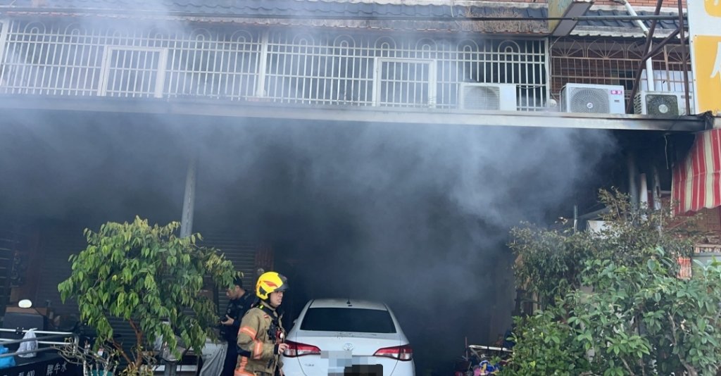 除夕驚魂！台南玉井民宅火警...傳爆裂聲　全面燃燒2人受困