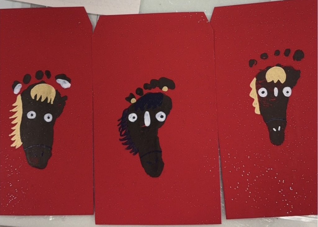 豐原醫院迎接首位馬年寶寶！ 　腳丫印變身限量紅包袋