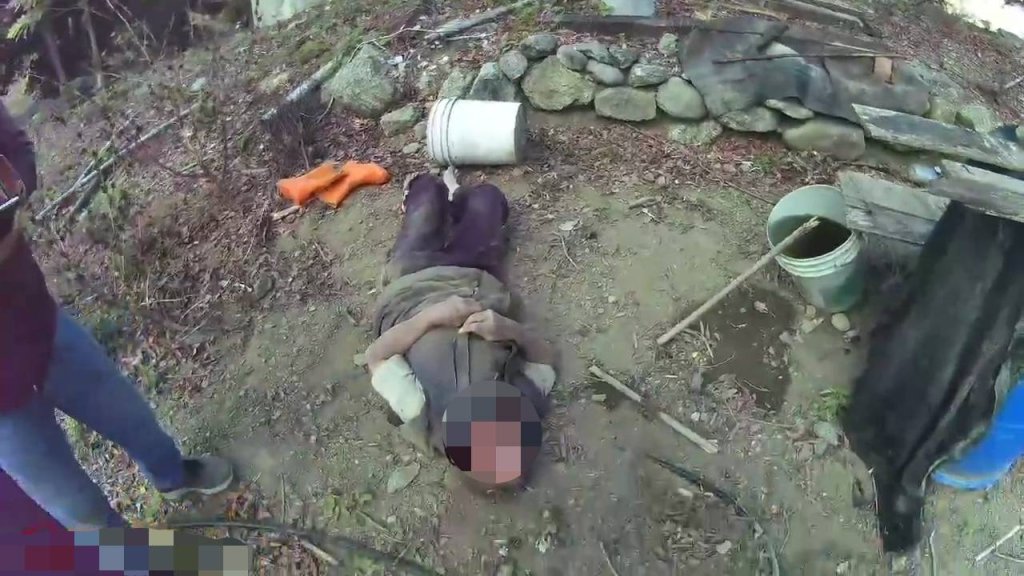不可思議！台東老翁摔受困山區菜園　靠「水桶內插木棍舔水」撐3天