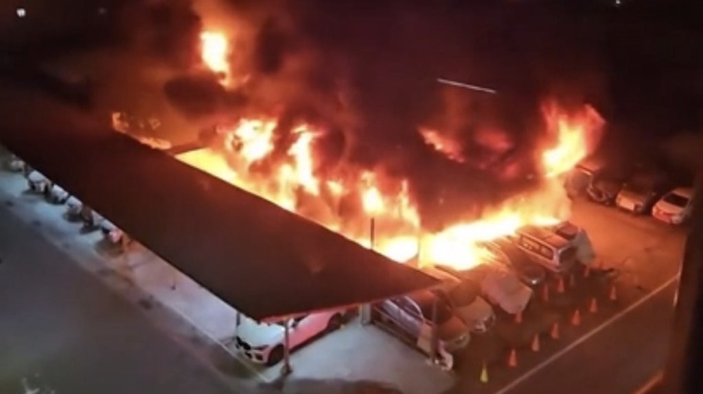 快訊／台南當鋪車輛暫置場火警！300台汽機車陷火海 爆炸聲不斷