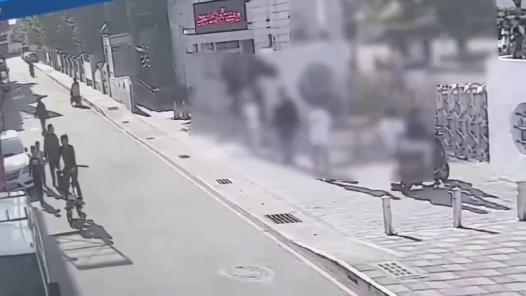 台南少年校門口開戰！亮「水果刀、空氣槍」輸贏　警方到場全帶回