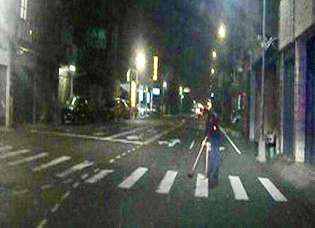 彰化和美路口驚現百支釘子 警方緊急清除追查車輛