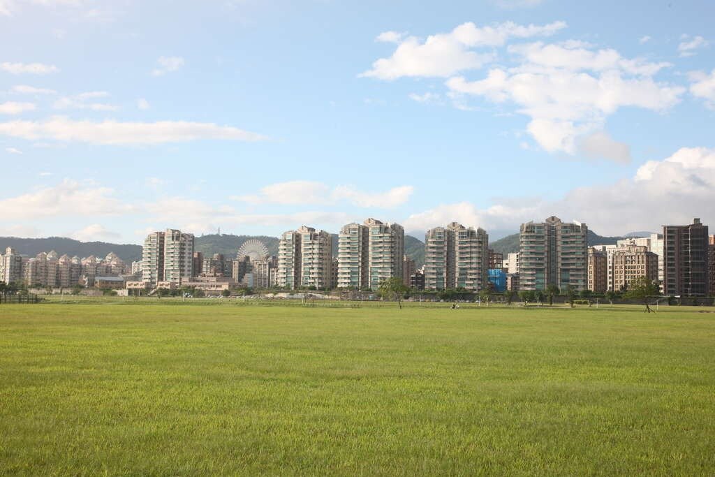 快訊／北市迎風河濱公園驚現浮屍！男子基隆河面載浮載沉明顯死亡