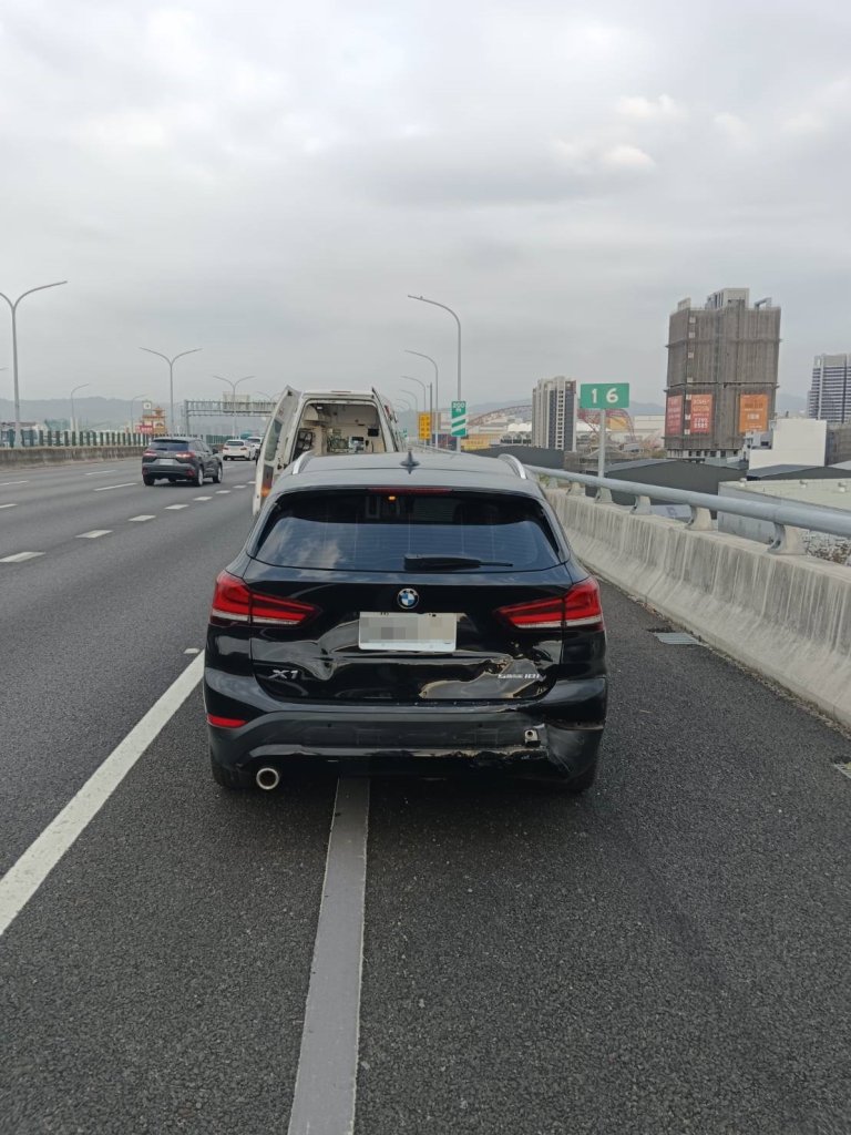 台74線北屯段5車連環撞！計程車載2老翁老婦送醫　共5人受傷意識清楚