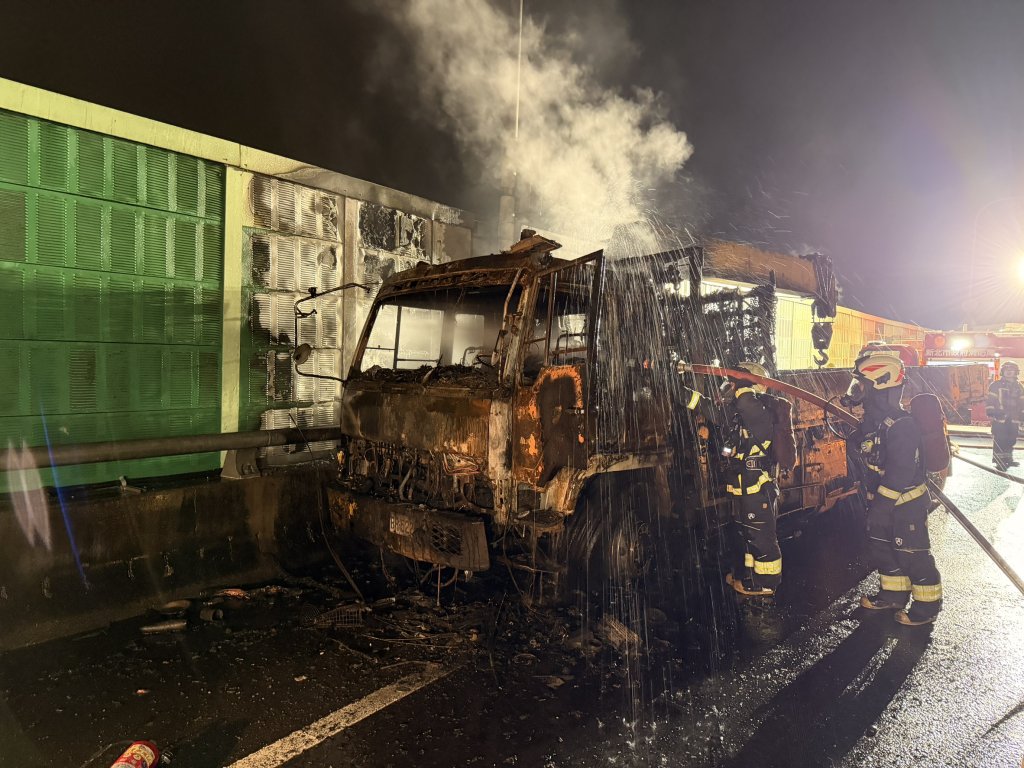  台64線接國道1號南向五股入口匝道火燒車！ 1人受傷送醫