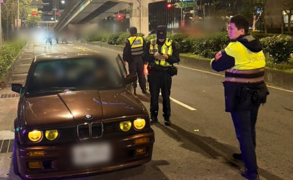  藝人王陽明車聚影響交通！　警到場取締53件交通違規