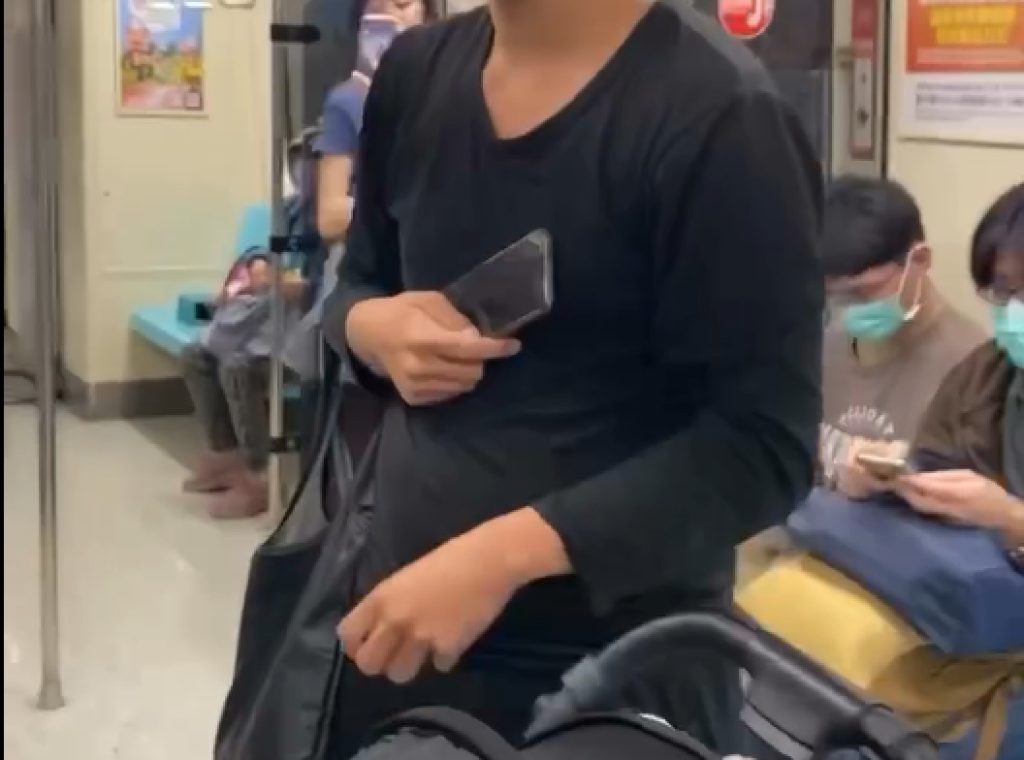 影／四寶媽搭捷運「打手心」管教小孩　遭男乘客毆打頭部！警方回應了