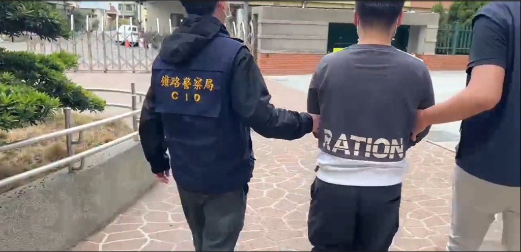 心情不好想紓壓！男子揚言台鐵高鐵縱火放炸彈殺人　鐵路警察逮捕移送法辦遭羈押