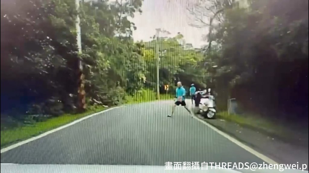 淡水光頭男竄馬路「肉身擋車」　警登門查辦怨「大家開太快！」