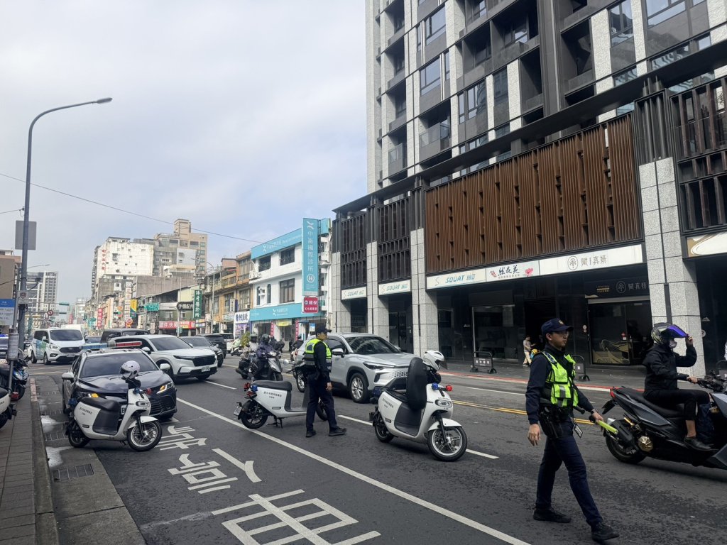 母獨自搭公車遭輾身亡 兒悲痛難過痛哭