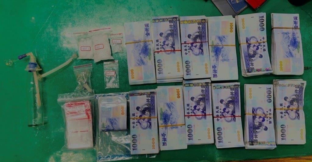 網遊毒案釣出大魚！大安警跨區逮人藥頭家中搜出百萬現鈔