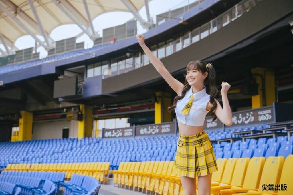 啦啦女神邊荷律生日宣布推出寫真　泳裝、泡泡浴全收錄