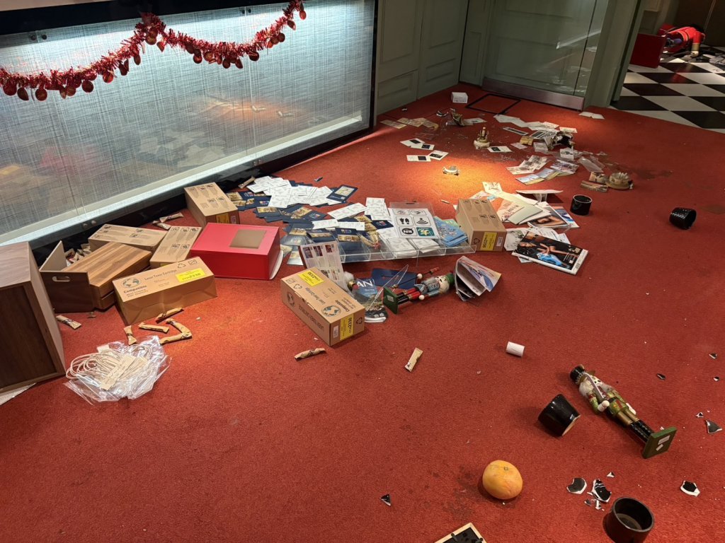 財務糾紛喝悶酒、進旅店就失控 男砸設備噴滅火器遭警壓制