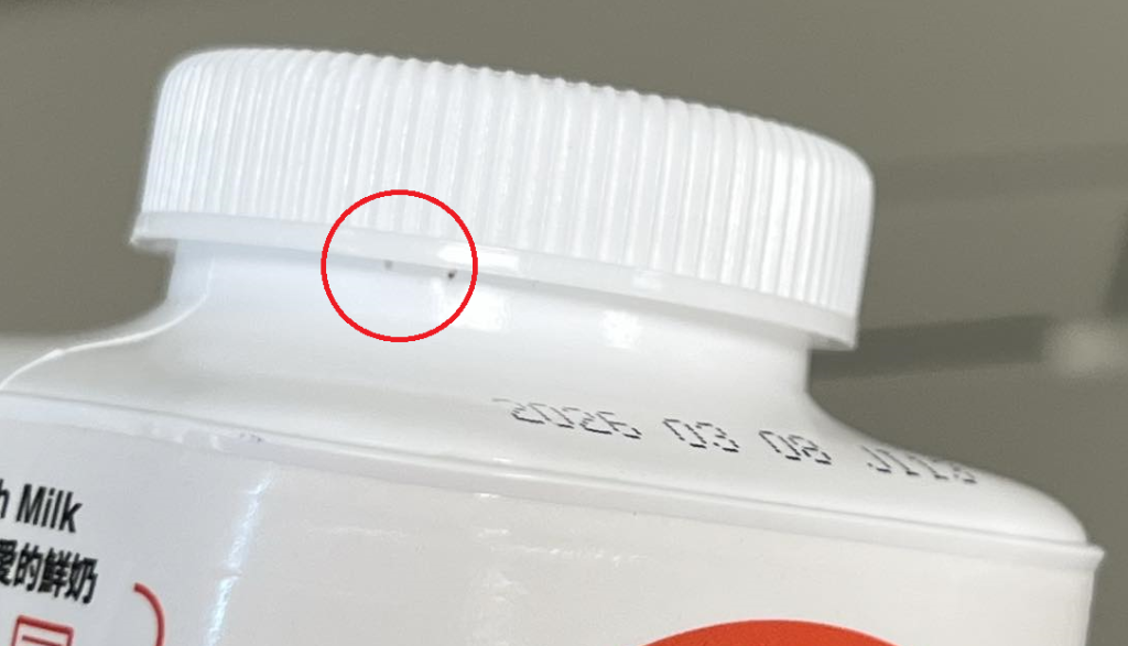  「千面人」再現？　台中民眾超商買鮮發現瓶口疑似針孔