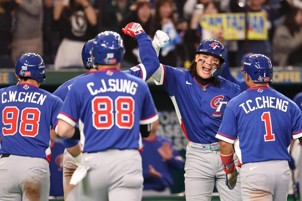 台灣延長賽5:4擊潰韓國 費仔2分砲定江山 經典賽首度對韓稱王