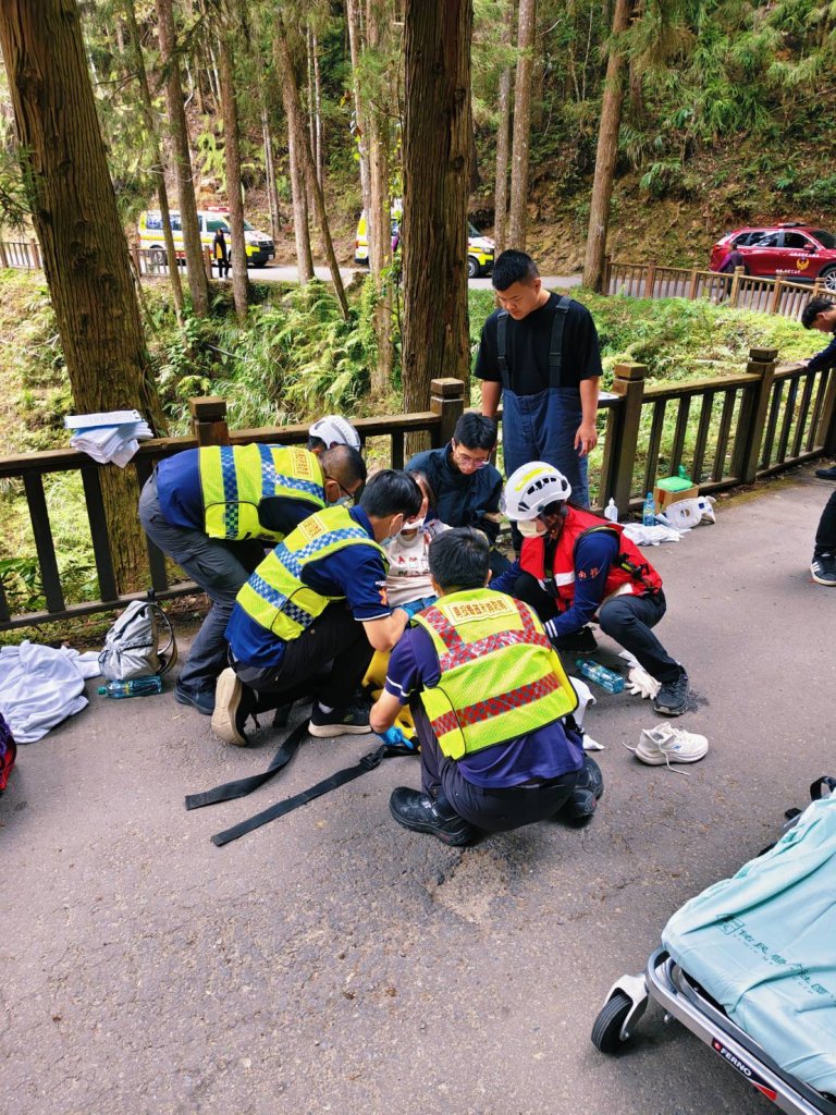 杉林溪遊園車墜谷！彰化五姊弟開心出遊變噩夢　老么肋骨斷裂、腳骨折緊急開刀