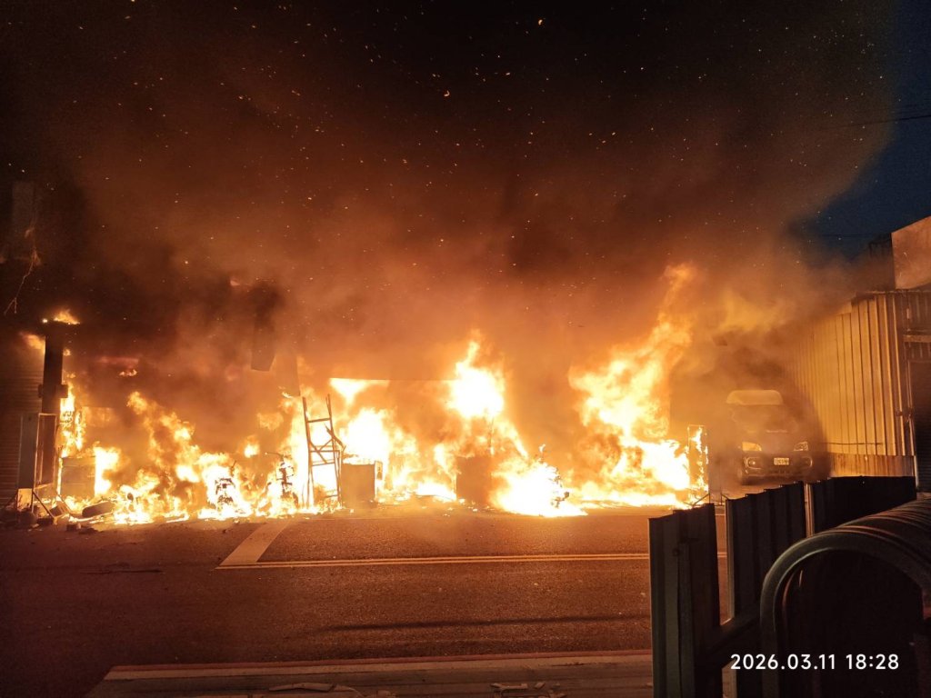 快訊／台南永康嚴重火警！惡火狂燒7間民宅　2人受困待搶救