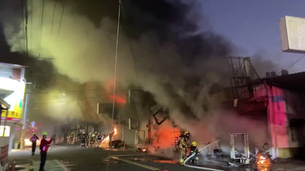 2月才遭毒駕波及...永康7間鐵皮店面陷火海　機車行老闆夫妻困火場成焦屍