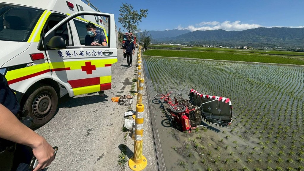 台東池上鄉電動自行車翻落稻田！　4人輕傷1人骨折