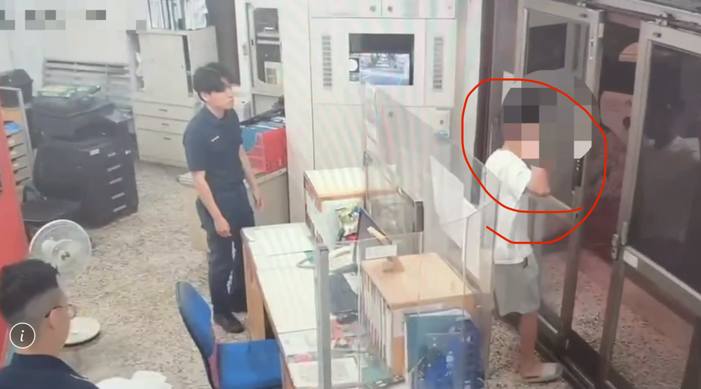 影/醉到不知做啥?男闖派出所比不雅手勢挑釁　警當場制止送辦