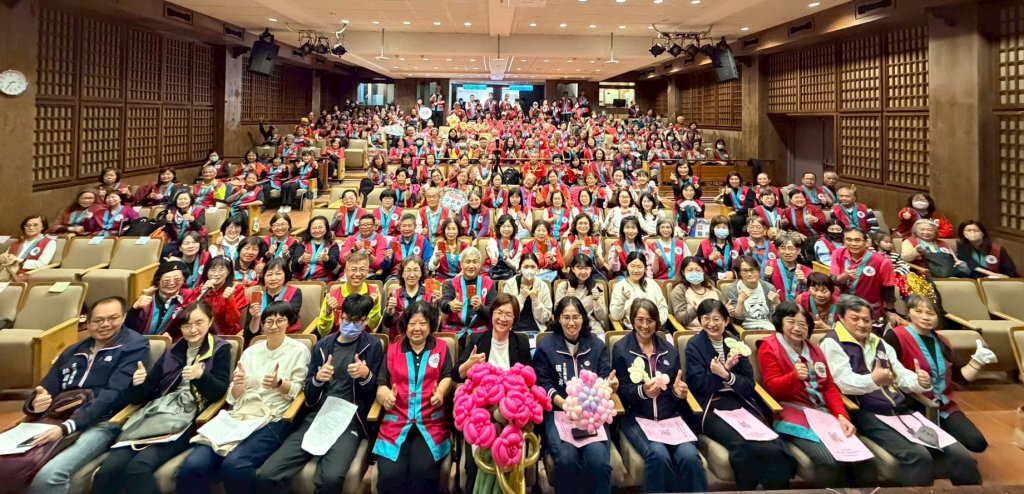 彰縣文化局志工授證 王惠美表揚金質獎、榮退、績優志工