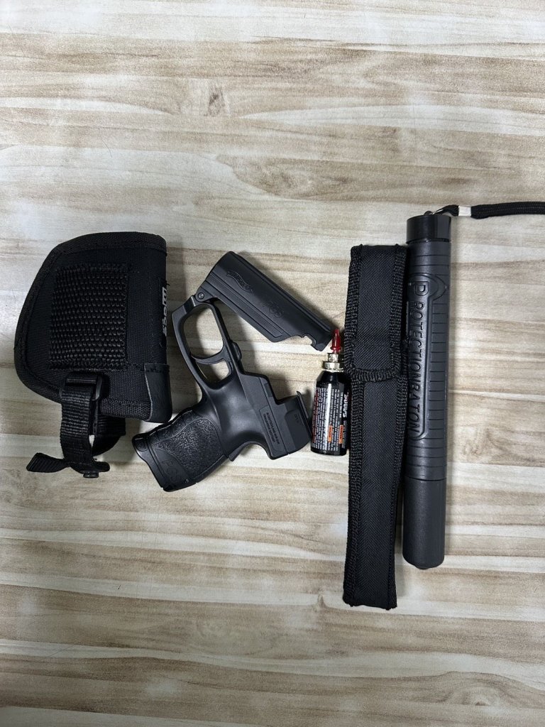 匯流路口互不相讓爆行車糾紛！淡水悍女「亮槍」嚇壞阿伯