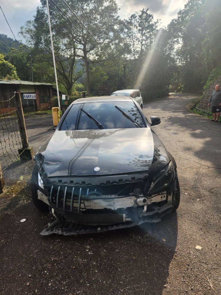 影/毒品通緝犯拒檢肇逃還衝撞　三峽警開2槍射輪胎追緝中