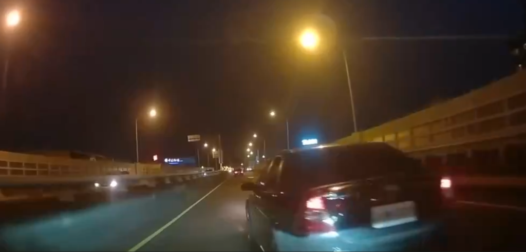  南投逼車畫面曝光！　兩車駕駛留言互嗆